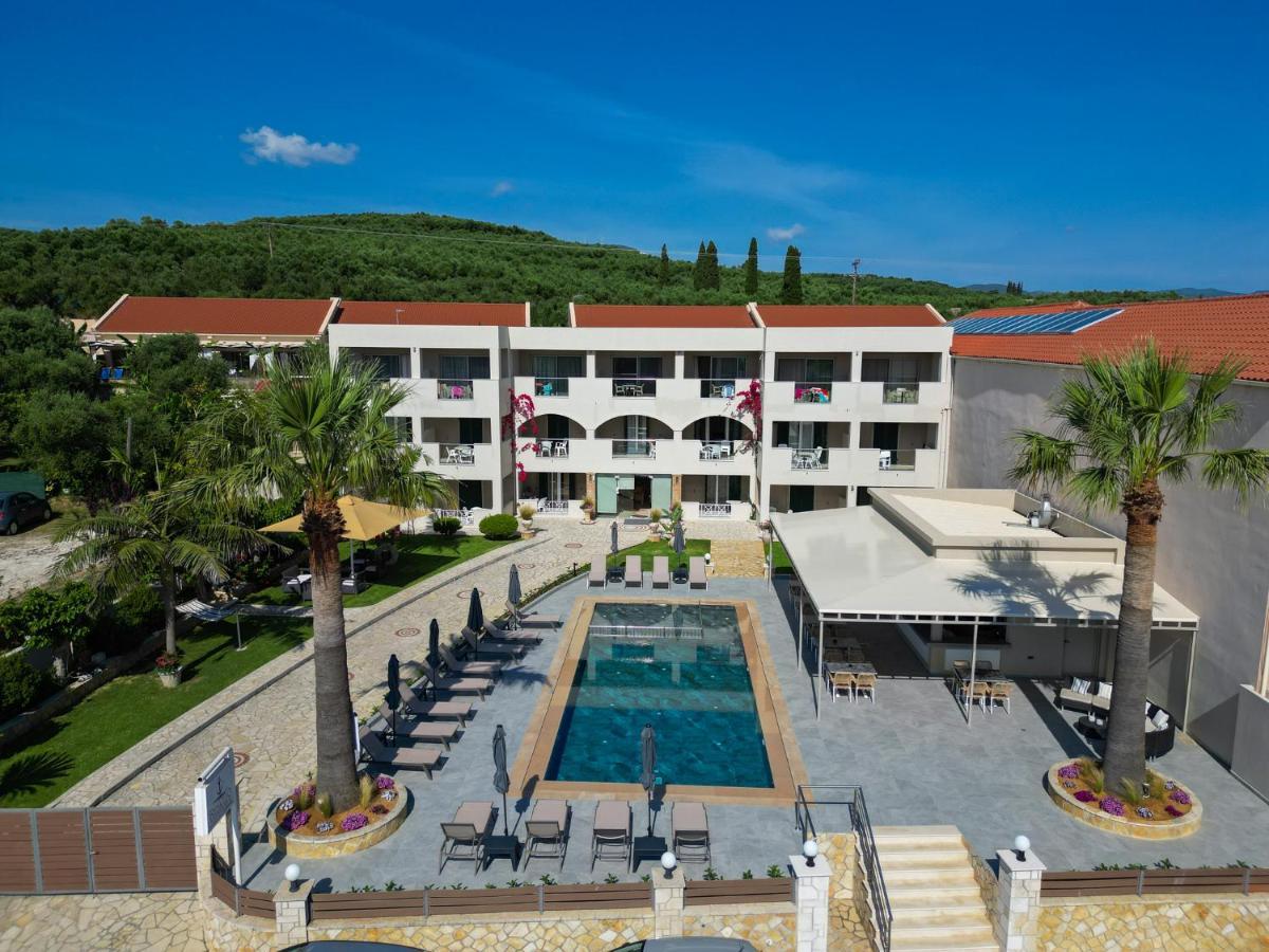Remezzo Studios & Apartments Amoudi Bagian luar foto