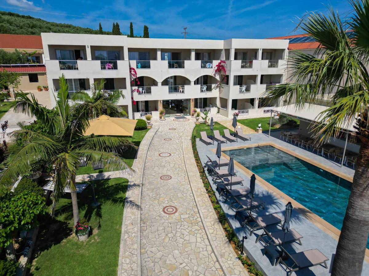 Remezzo Studios & Apartments Amoudi Bagian luar foto