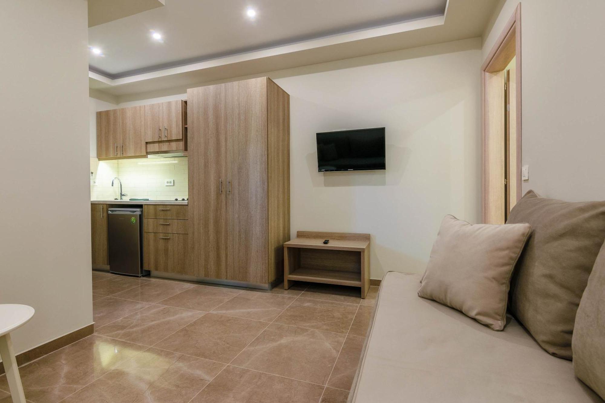Remezzo Studios & Apartments Amoudi Bagian luar foto