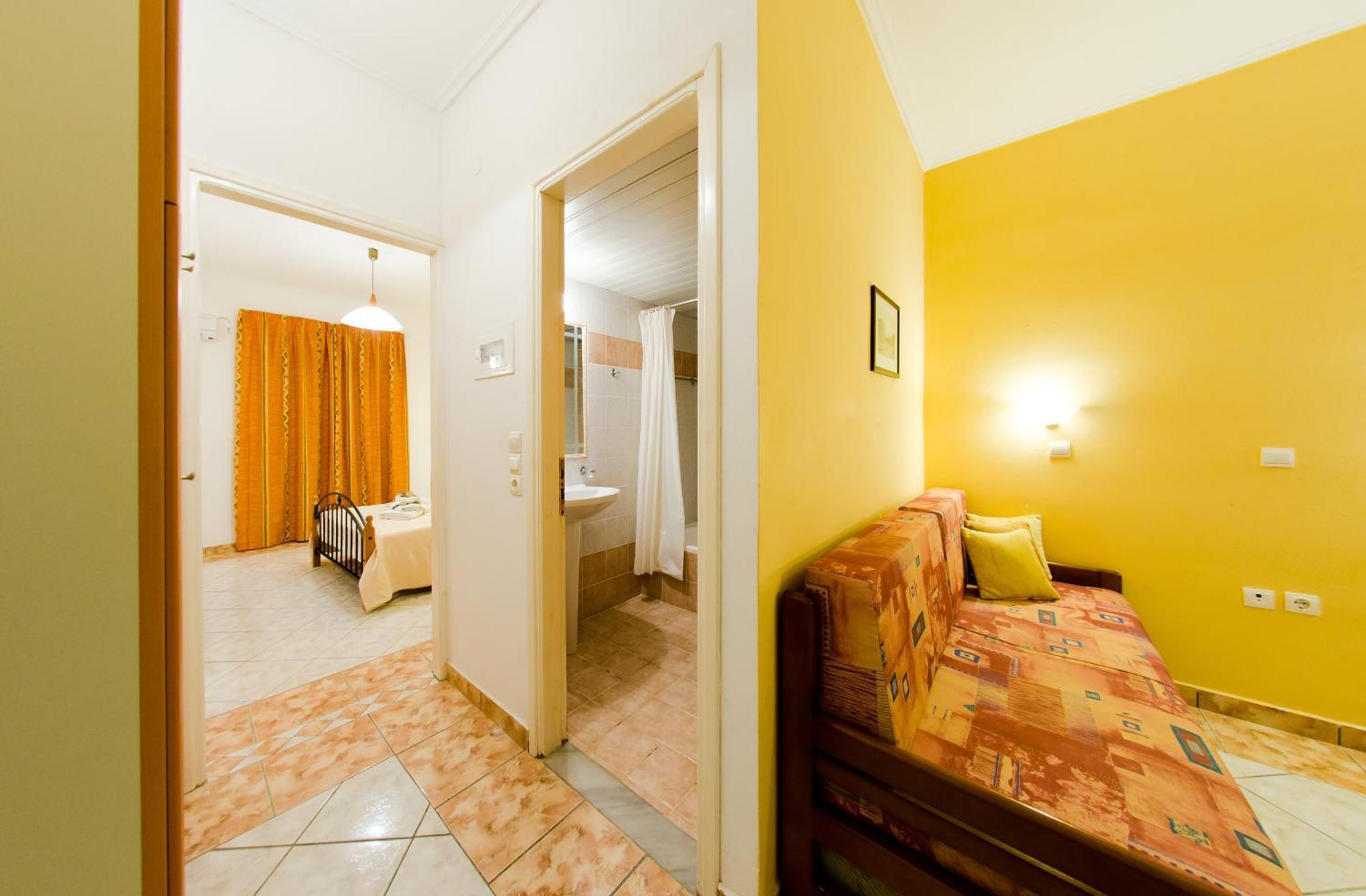 Remezzo Studios & Apartments Amoudi Bagian luar foto