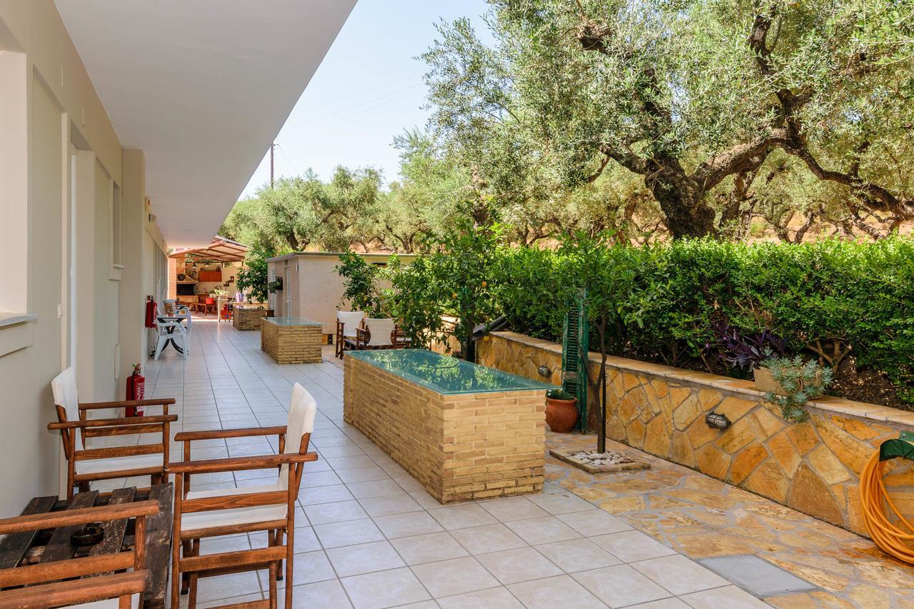 Remezzo Studios & Apartments Amoudi Bagian luar foto