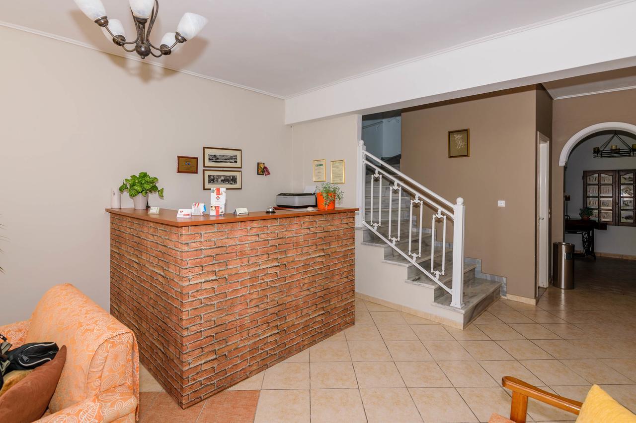 Remezzo Studios & Apartments Amoudi Bagian luar foto