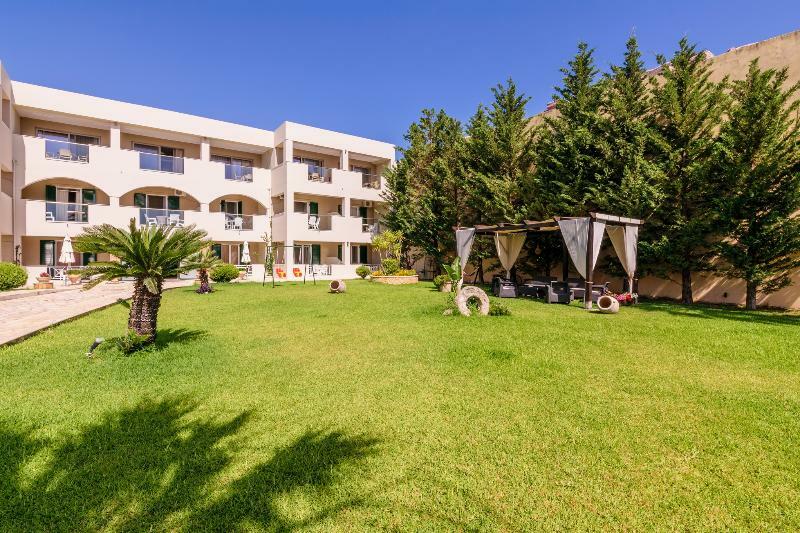 Remezzo Studios & Apartments Amoudi Bagian luar foto