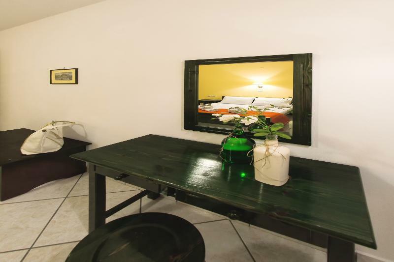 Remezzo Studios & Apartments Amoudi Bagian luar foto