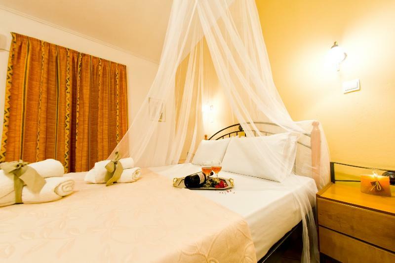 Remezzo Studios & Apartments Amoudi Bagian luar foto