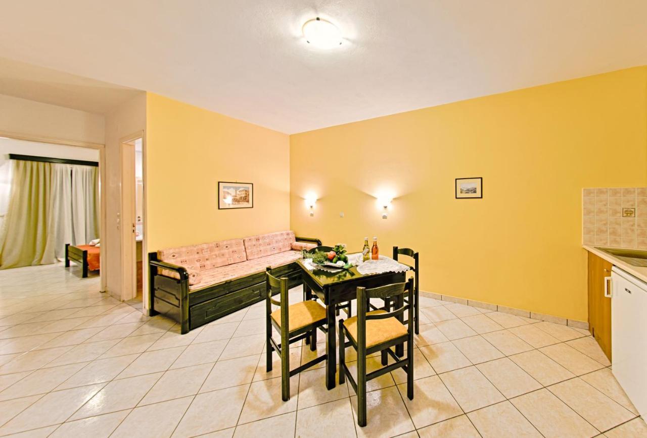 Remezzo Studios & Apartments Amoudi Bagian luar foto