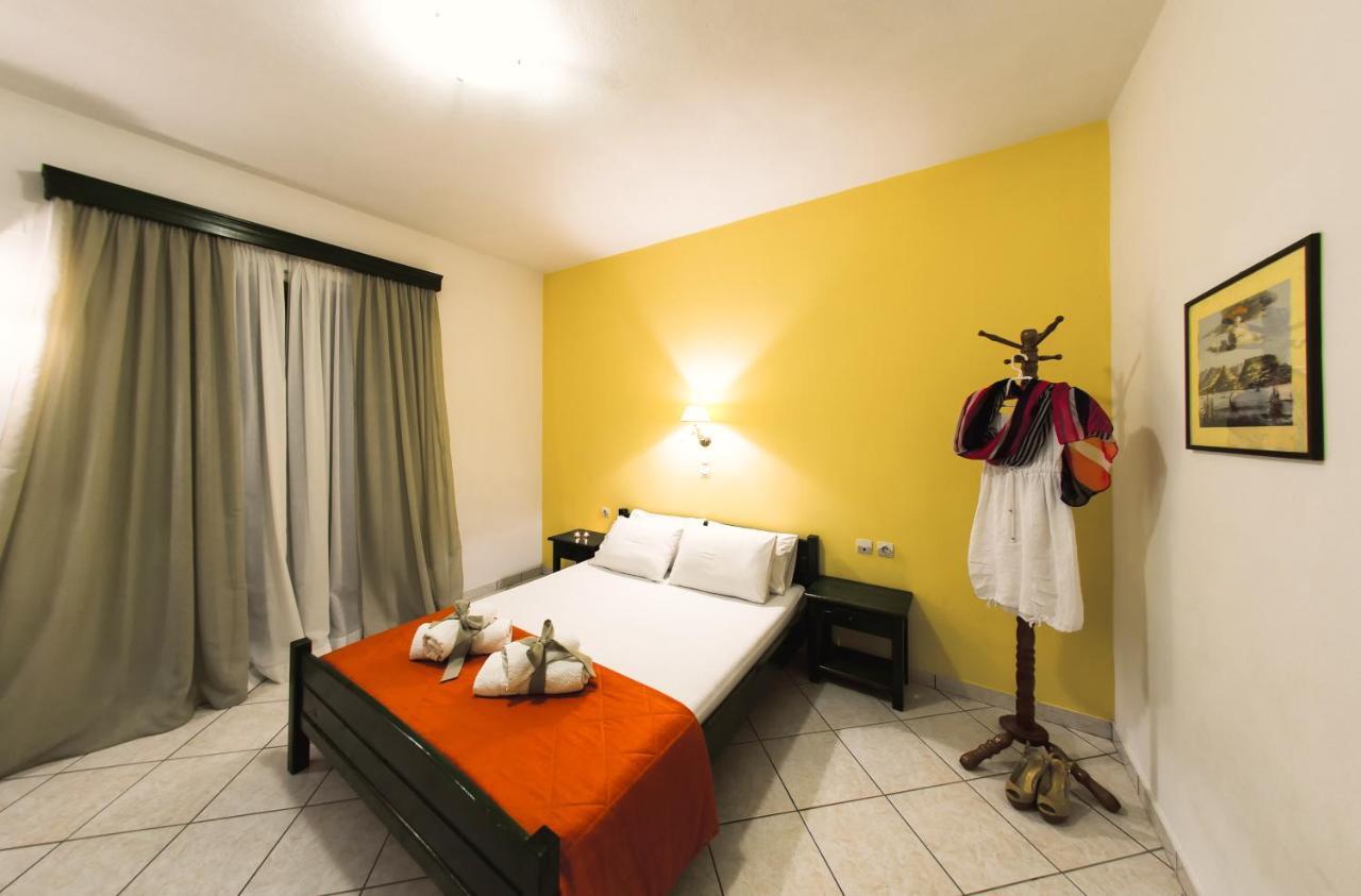 Remezzo Studios & Apartments Amoudi Bagian luar foto