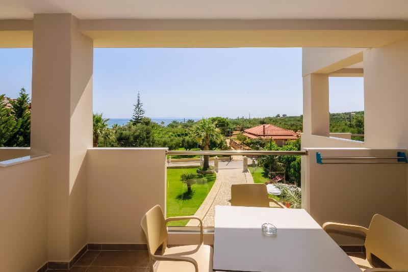 Remezzo Studios & Apartments Amoudi Bagian luar foto