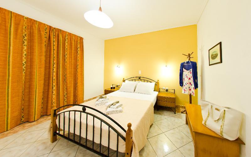 Remezzo Studios & Apartments Amoudi Bagian luar foto