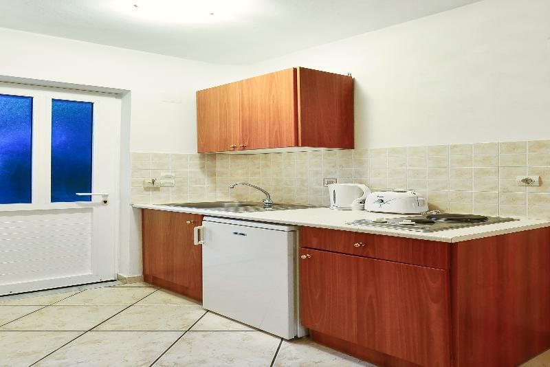 Remezzo Studios & Apartments Amoudi Bagian luar foto