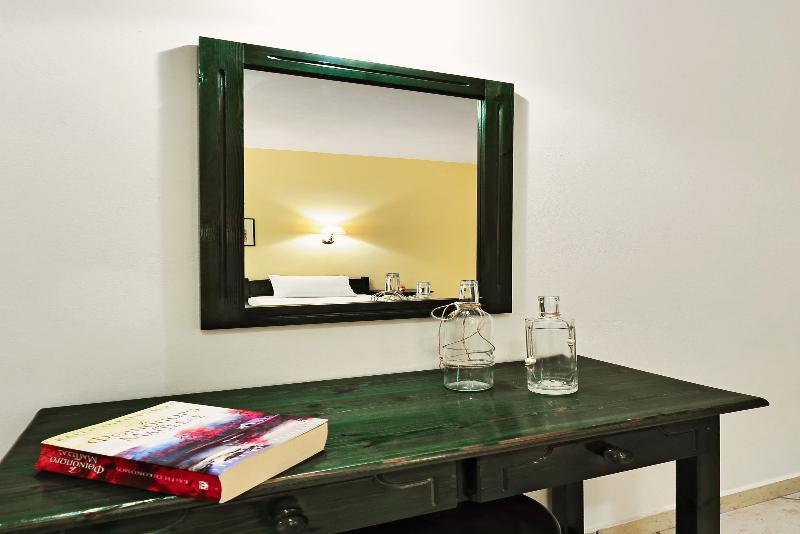 Remezzo Studios & Apartments Amoudi Bagian luar foto
