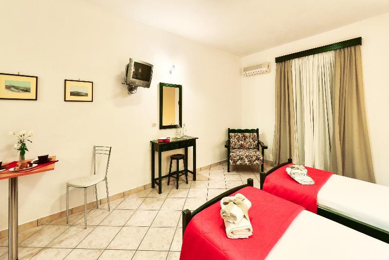 Remezzo Studios & Apartments Amoudi Bagian luar foto